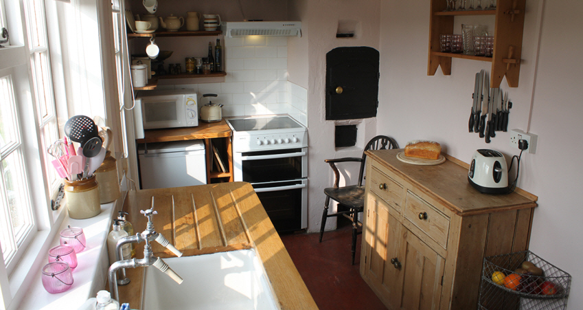 country cottage kitchen at 9 Hill Bramfield