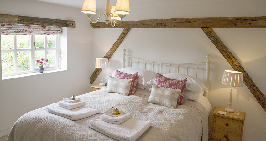double bedroom at Cosy Dreadnought cottage